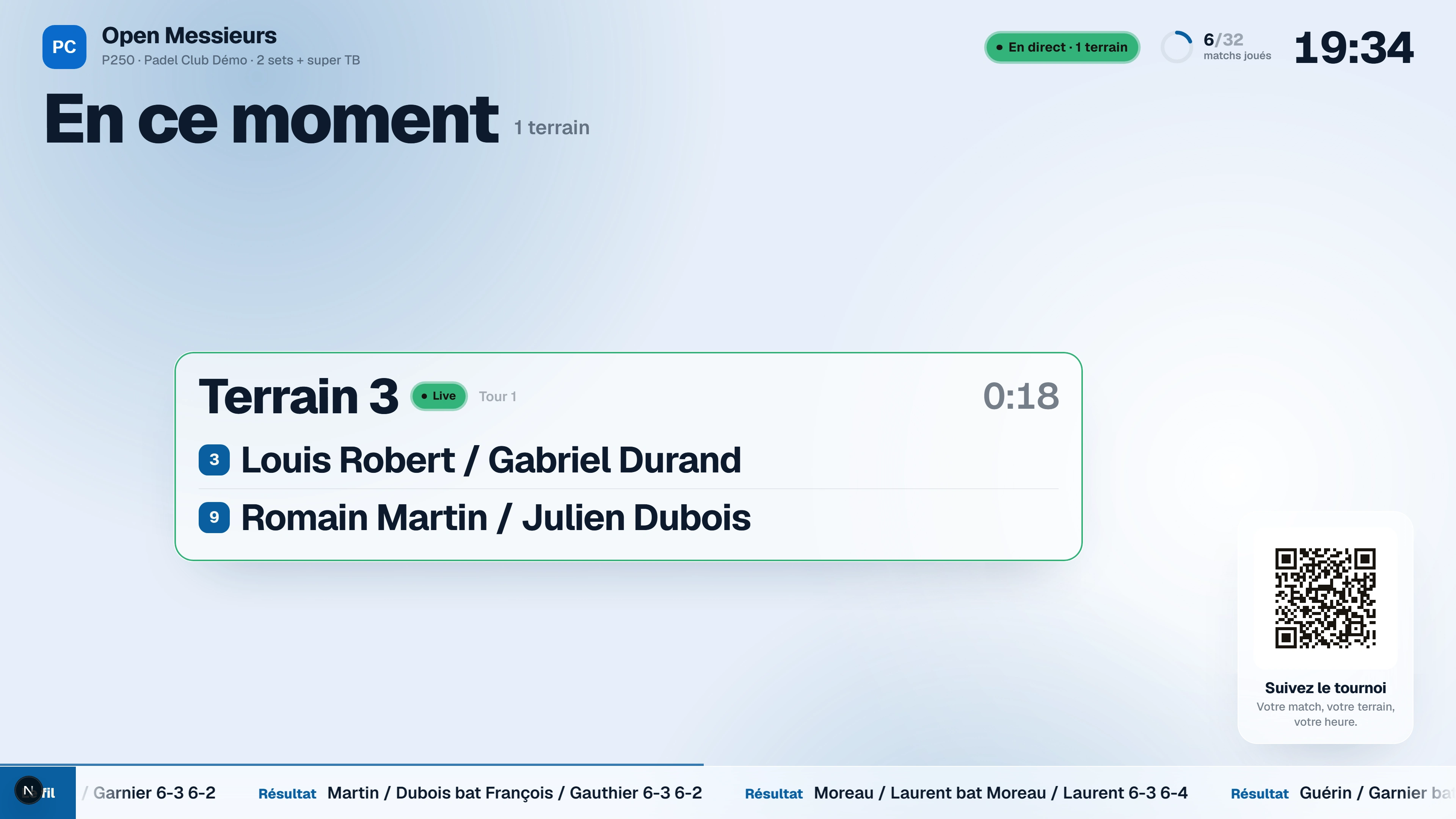 L'écran de salle d'un tournoi : le match en cours, terrain et chrono.